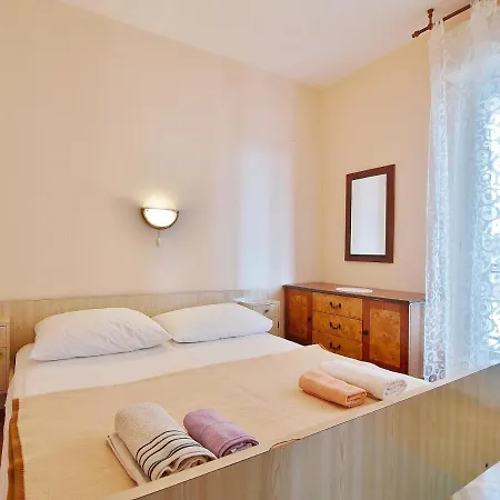 Apartment With Parking Space Palit, Rab - 17881 Palit